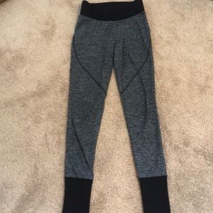 Under Armor Joggers/Leggings